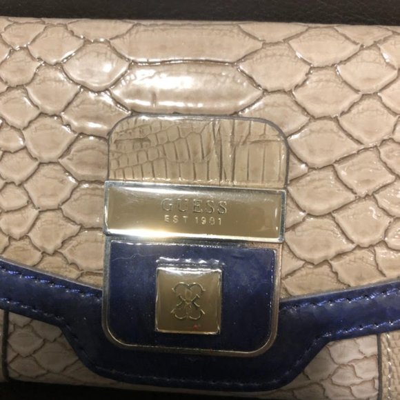 WOMANS GUESS CHIC LUXE SNAKESKIN WALLET - Picture 2 of 8